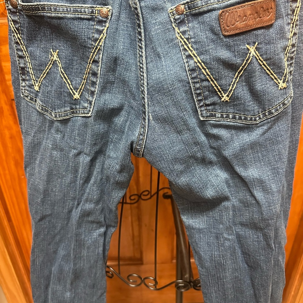 Wrangler Straight Leg Jeans in Classic Blue - Picture 1 of 9